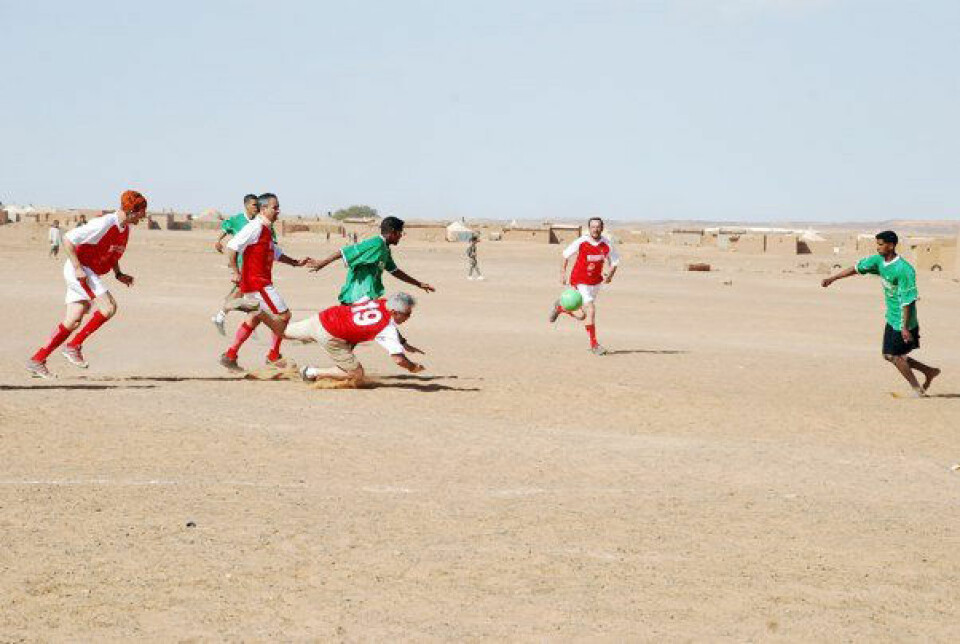 Rapport fra Sahara Marathon 2009 SMph_fotball_19_Diego_Munoz.jpg
