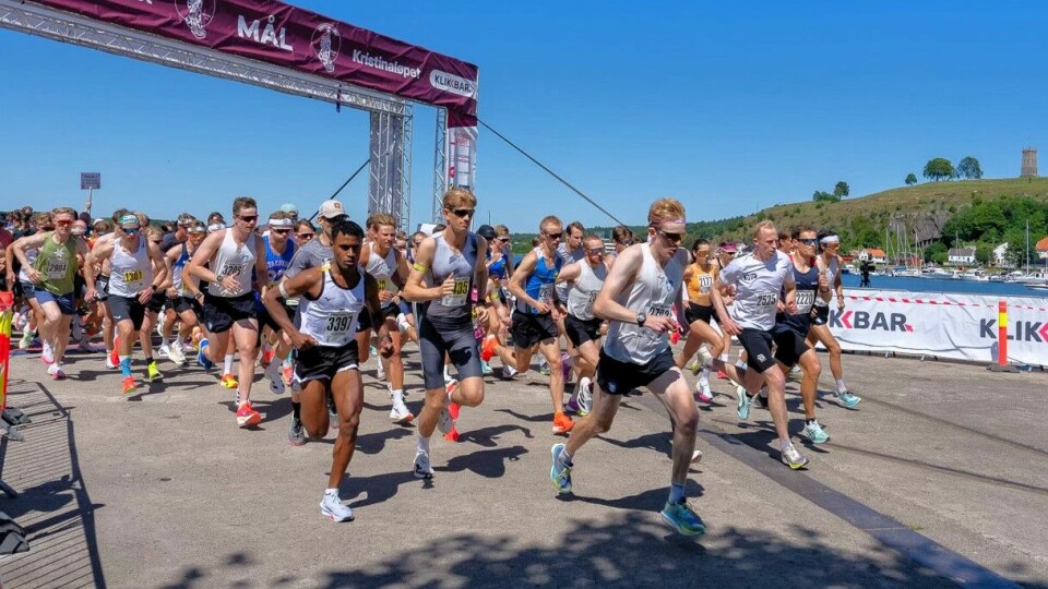 Starten har gått for og de raskeste både på en og to runder rundt havna i Tønsberg. (Foto: Kristinaløpet) Starten har gått for og de raskeste både på en og to runder rundt havna i Tønsberg. (Foto: Kristinaløpet)
