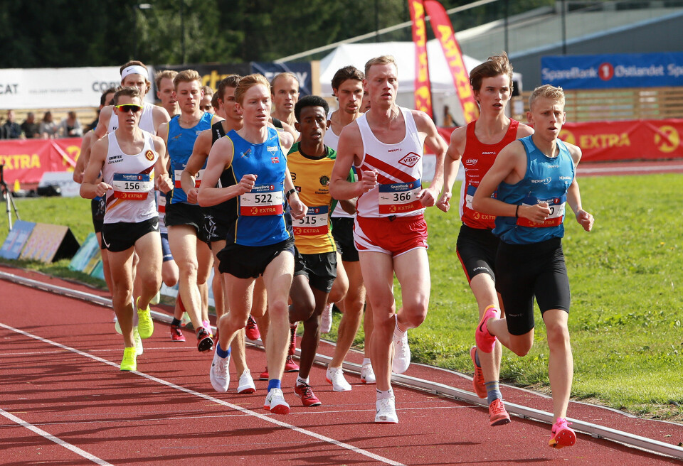 Mikkel Blikstad Thomassen spurtet til heat-seier på 5000 m 5000m_menn_B-heat_etter_en_og_en_halv_runde_AZ3T8384.jpg