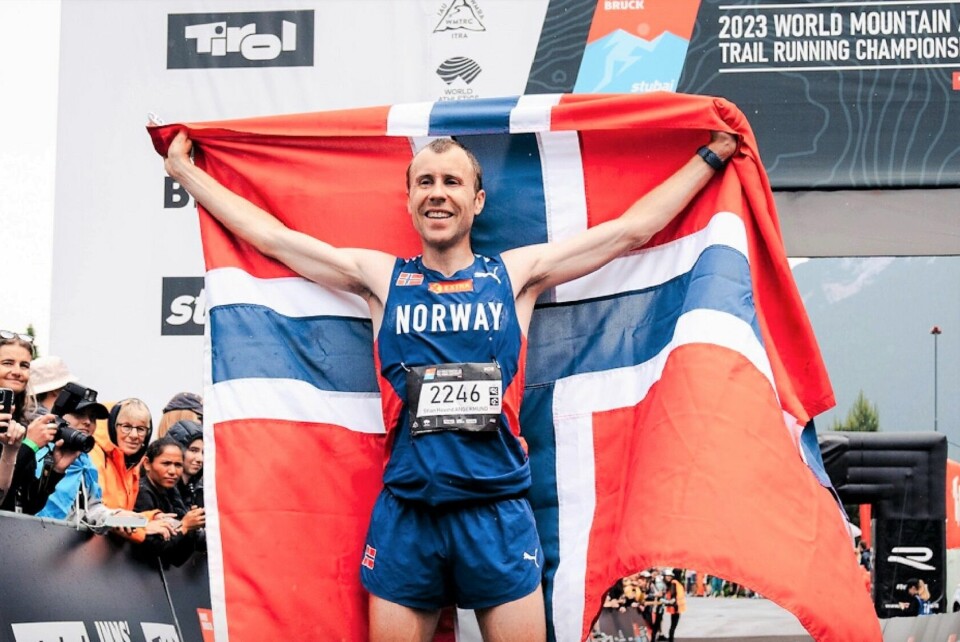 Stian Hovind Angermund kunne heve det norske flagget etter å ha forsvart VM-tittelen. (Foto fra mesterskapets facebookside) Stian Hovind Angermund kunne heve det norske flagget etter å ha forsvart VM-tittelen. (Foto fra mesterskapets facebookside)