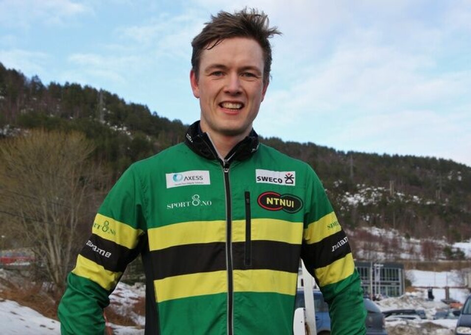 Orienteringsløperen Bjørn Lundanes fra Eikenos studerer nå i Trondheim. Denne helga var han hjemme en tur og benyttet anledningen til å vinne 10 km i Brusdalen på gode 33.20. Orienteringsløperen Bjørn Lundanes fra Eikenos studerer nå i Trondheim. Denne helga var han hjemme en tur og benyttet anledningen til å vinne 10 km i Brusdalen på gode 33.20.