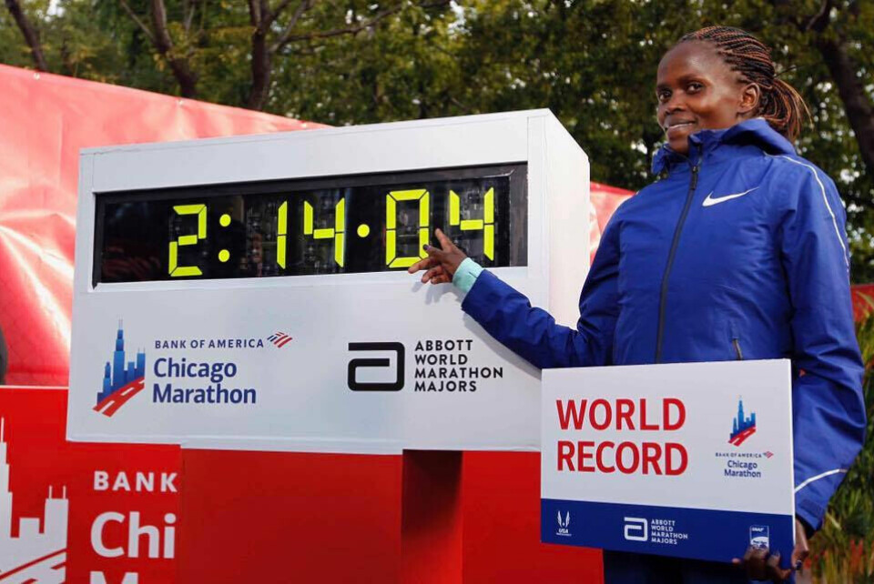 Kenyanske Brigid Kosgei kan stolt peke på den nye verdensrekordtida på maraton. (Foto: arrangøren) Kenyanske Brigid Kosgei kan stolt peke på den nye verdensrekordtida på maraton. (Foto: arrangøren)