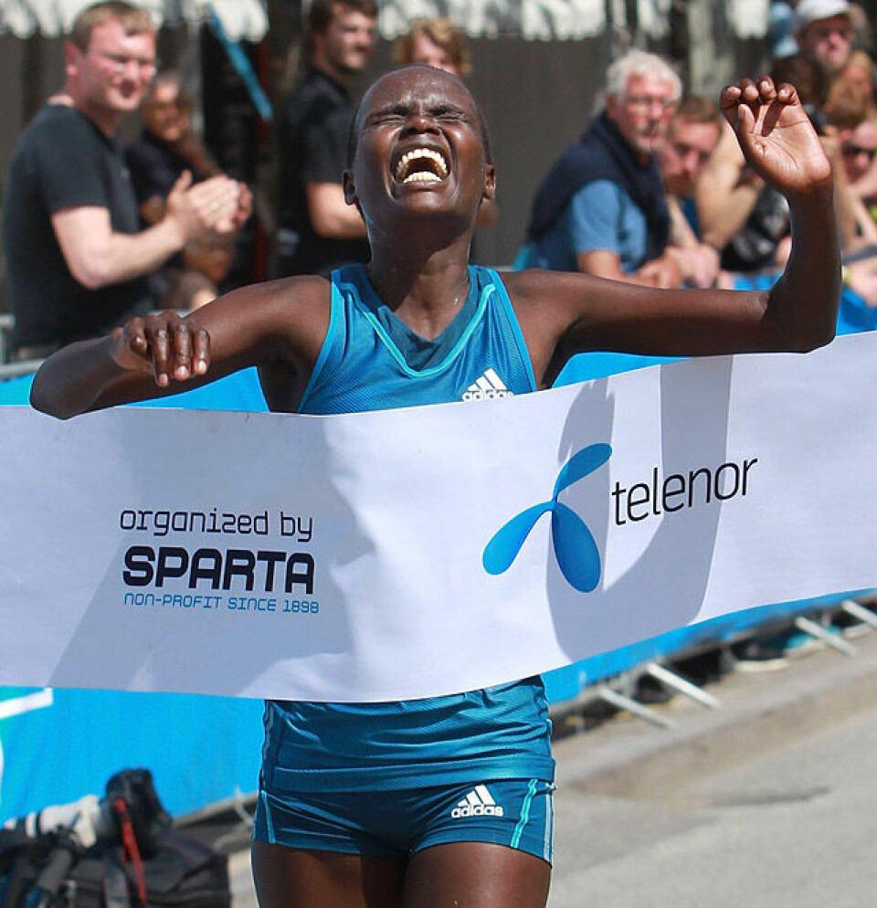 Lasse Blom nr. 10 og Ola Matre nr. 15 i København Maraton (oppdatert) Maal_damevinner_Gladys_Kibiwo-t_A20G2691.jpg