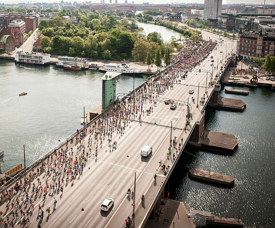 Lasse Blom nr. 10 og Ola Matre nr. 15 i København Maraton (oppdatert) Start_over_Langebro_luftfoto_arr-bilde.jpg