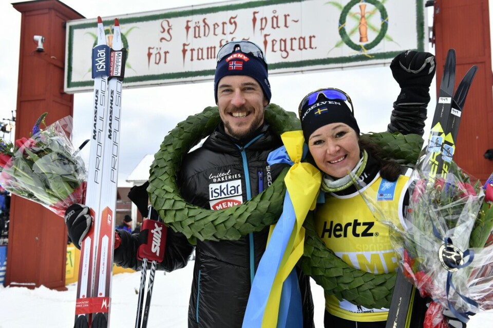 Vinnerne John Kristian Dahl og Britta Johansson Norgren (foto Nisse Schmidt - Vasaloppet). 170305 Sälen-Mora Vasaloppet Segrara John Kristian Dahl och Britta Johansson Norgren Foto Nisse Schmidt
