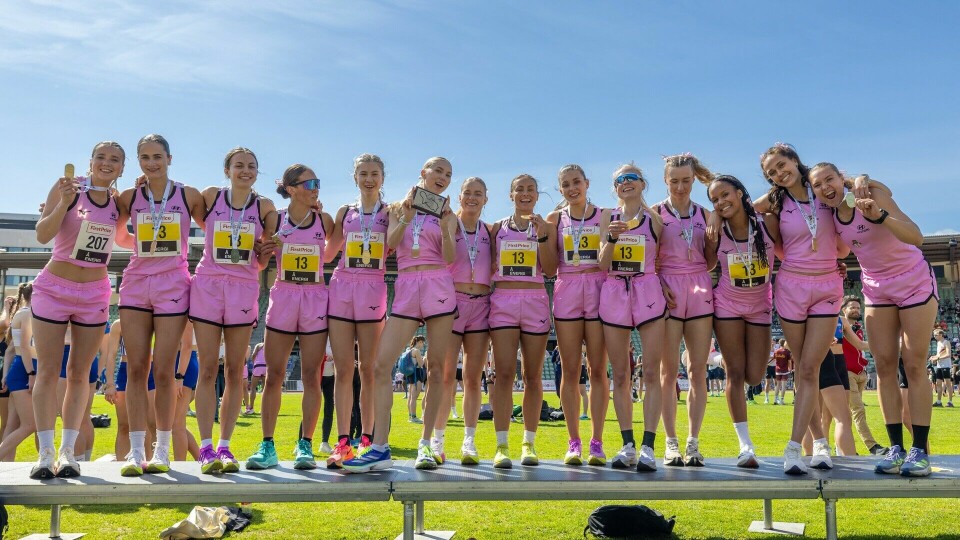 Tjalves kvinner på toppen av seierspallen på Bislett for tredje året på rad. (Foto: Samuel Hafsahl) Tjalves kvinner på toppen av seierspallen på Bislett for tredje året på rad. (Foto: Samuel Hafsahl)