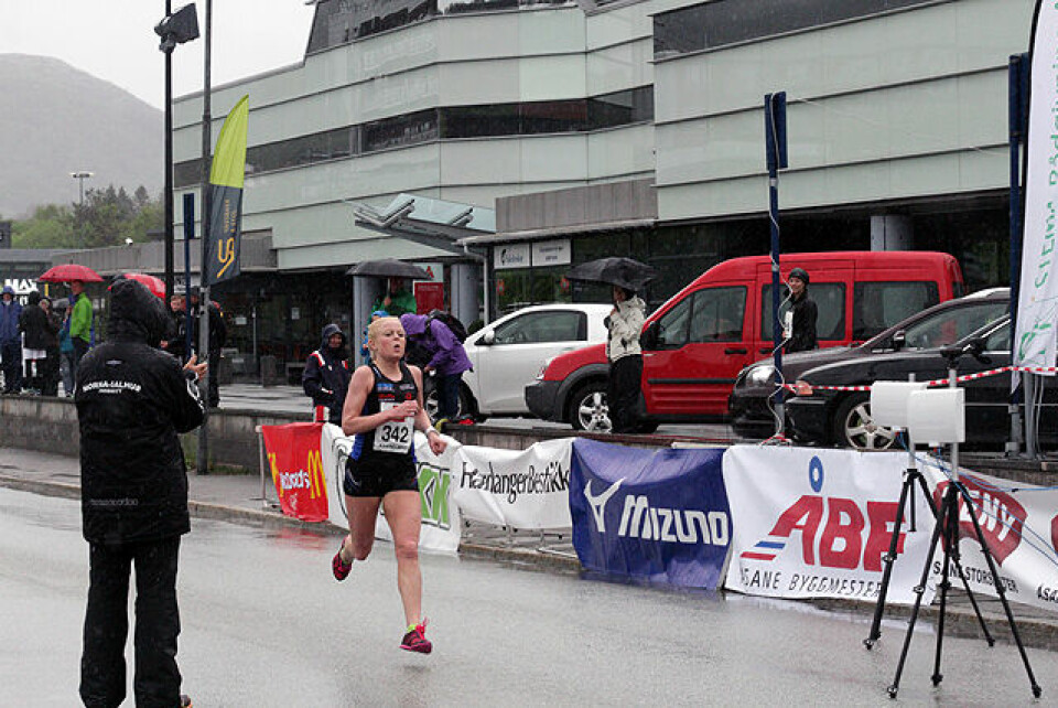 Sondre Øvre-Helland og Heidi Hestmark best i Åsaneløpet IMG_0631.jpg
