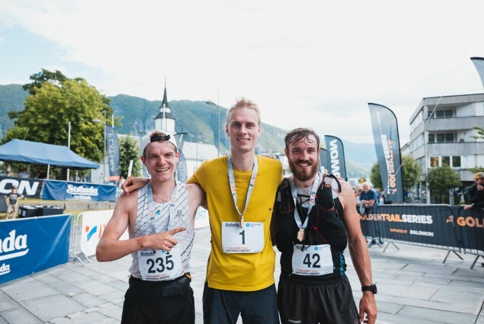Aasmund Steien og Vilde Moser vant lengste distansen på Stranda Fjord Trail Race 25_etter_maalgang_foto_Simon Sjøkvist.jpg