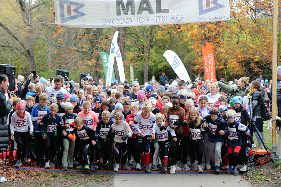 Starten går for 3-kilometeren. Det var folksomt i startfeltet på alle distanser. (Foto: Arrangøren) Starten går for 3-kilometeren. Det var folksomt i startfeltet på alle distanser. (Foto: Arrangøren)