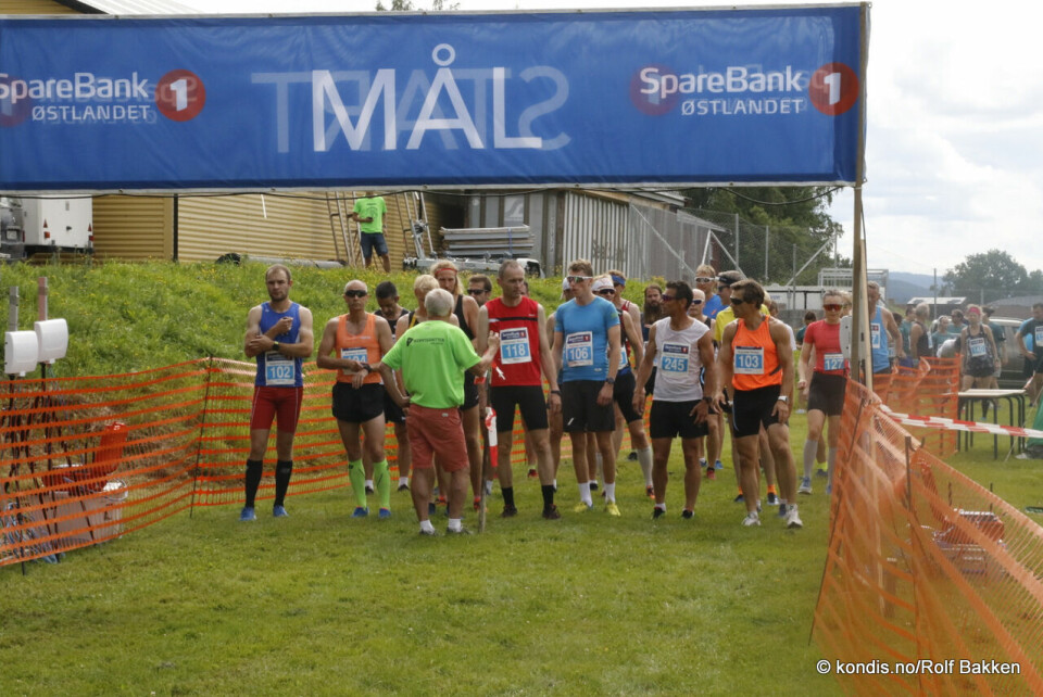 Like før start for den første av seks puljer på halvmaraton. Like før start for den første av seks puljer på halvmaraton.