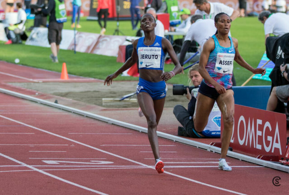 Norah Jeruto med VM-gull på 3000 m hinder utestengt for brudd på dopingreglene 7 hundredeler foran: Det ble Kenya foran Etiopia med minst mulig margin på 3000 m hinder. (Foto: Sylvain Cavatz)