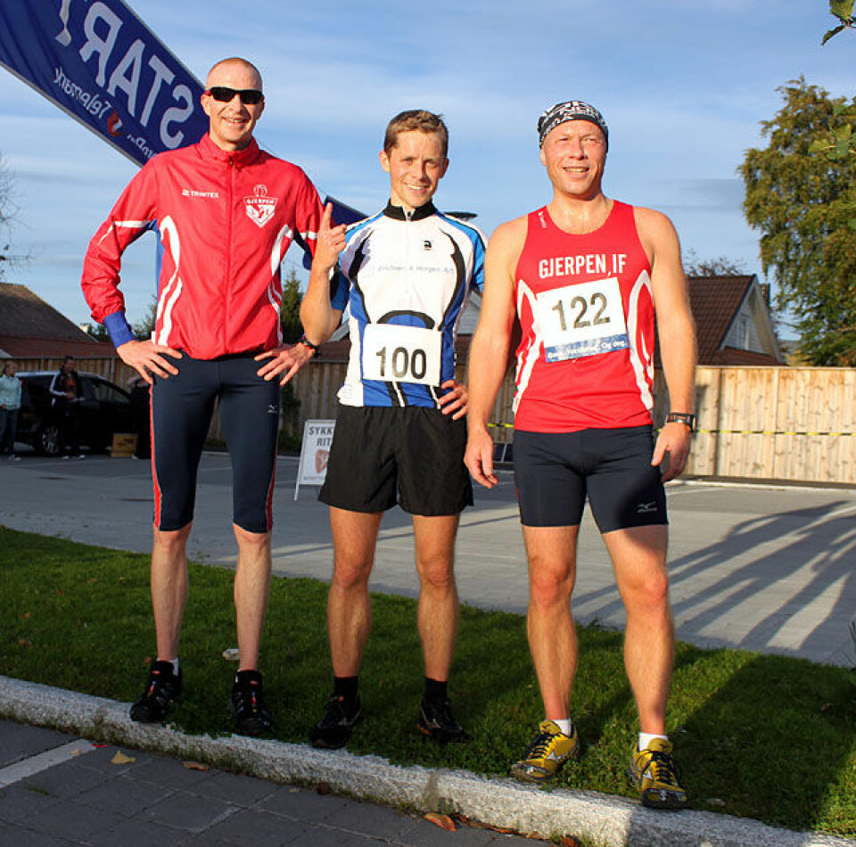 Årets siste karuselløp i Skien Hans Kristian Lundseth, Herkules, flankert av Gjerpensløperne, F