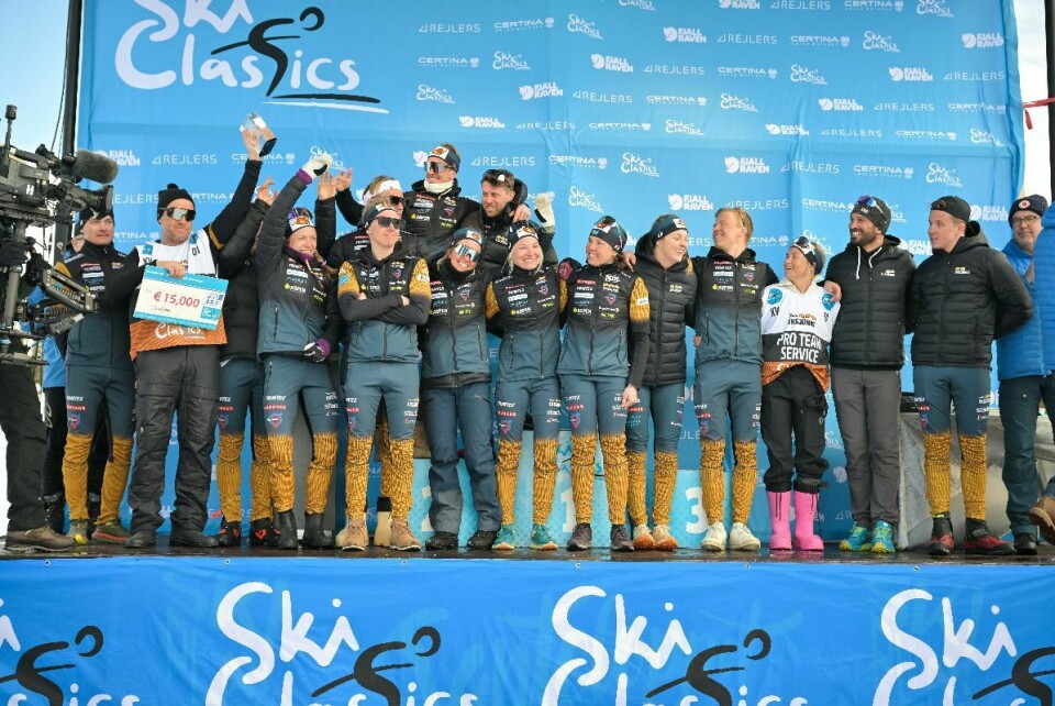 Team Eksjöhus på podiet på Mosetertoppen lørdag som beste lag i den 15. sesongen i Ski Classics. (Foto: Reichert/NordicFocus) Team Eksjöhus på podiet på Mosetertoppen lørdag som beste lag i den 15. sesongen i Ski Classics. (Foto: Reichert/NordicFocus)