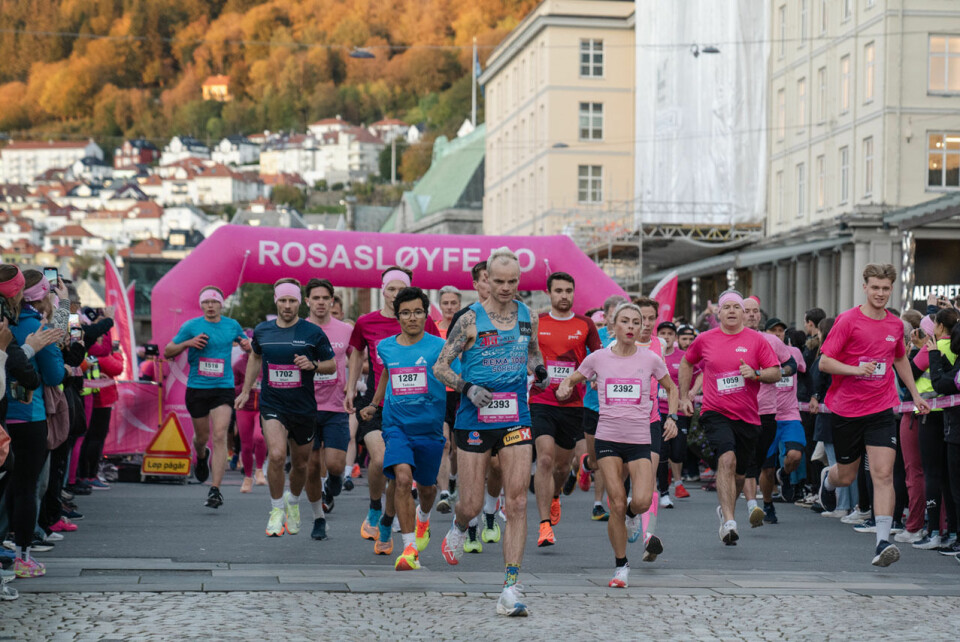 1831 løpere farget bergensgatene rosa Rosa sløyfe-løpet 2024_Foto Veronika Stuksrud - Fotova_030.jpg