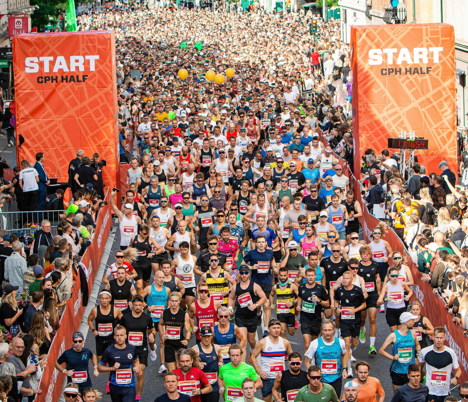 Copenhagen Half 2024 har åpnet for påmelding, - etter ett døgn: 8600 påmeldte. Se mange bilder fra årets løp. _1_start_best_med_startstolper1920.jpg
