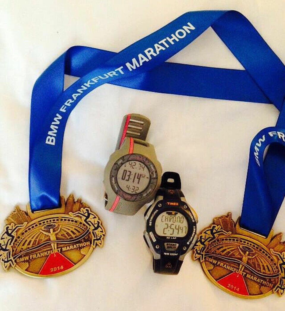 Marthe K. Myhre nr. 15 da 142 norske løp Frankfurt Marathon FM_medaljer_klokker.jpg