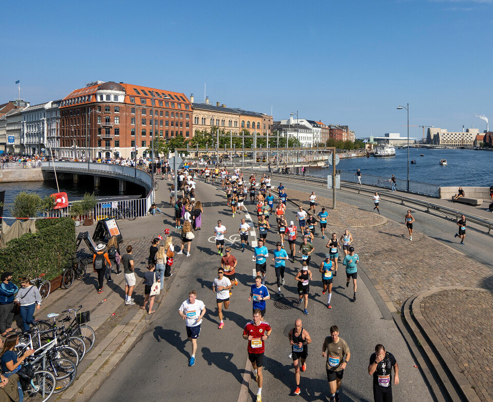 Copenhagen Half 2024 har åpnet for påmelding, - etter ett døgn: 8600 påmeldte. Se mange bilder fra årets løp. QMot_opera_Havnegade_kanalen_mange_loepere_arr.jpg