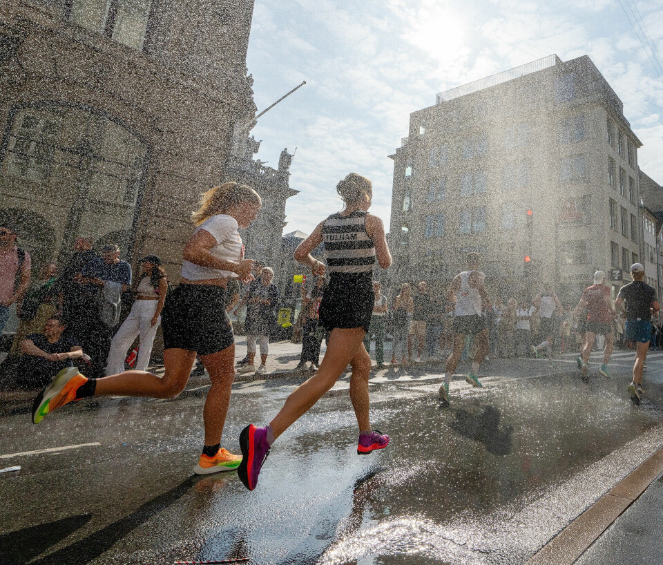 Copenhagen Half 2024 har åpnet for påmelding, - etter ett døgn: 8600 påmeldte. Se mange bilder fra årets løp. XDusj_to_damer_Fulham_arr.jpg