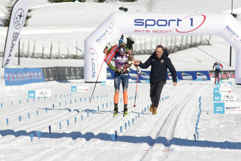 Se eliten og andre profiler i mål på Birkebeineren skistadion Astrid ¥yre Slind med Birkensjef Eirik Thorbj¢rnsen.jpg