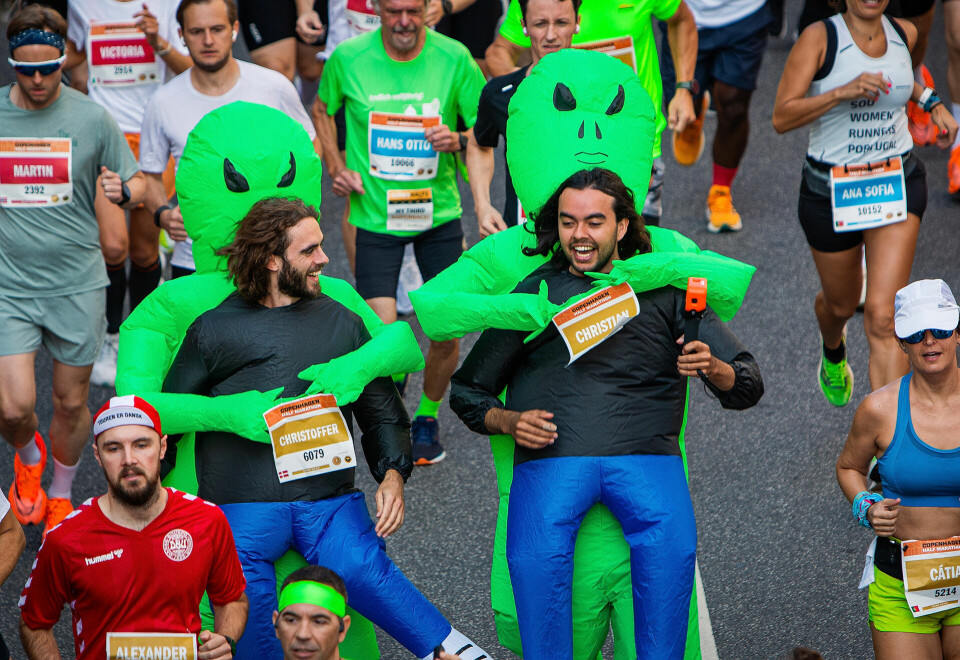 Copenhagen Half 2024 har åpnet for påmelding, - etter ett døgn: 8600 påmeldte. Se mange bilder fra årets løp. Xmorsom_Groenne_menn_cphhalf2023.jpg