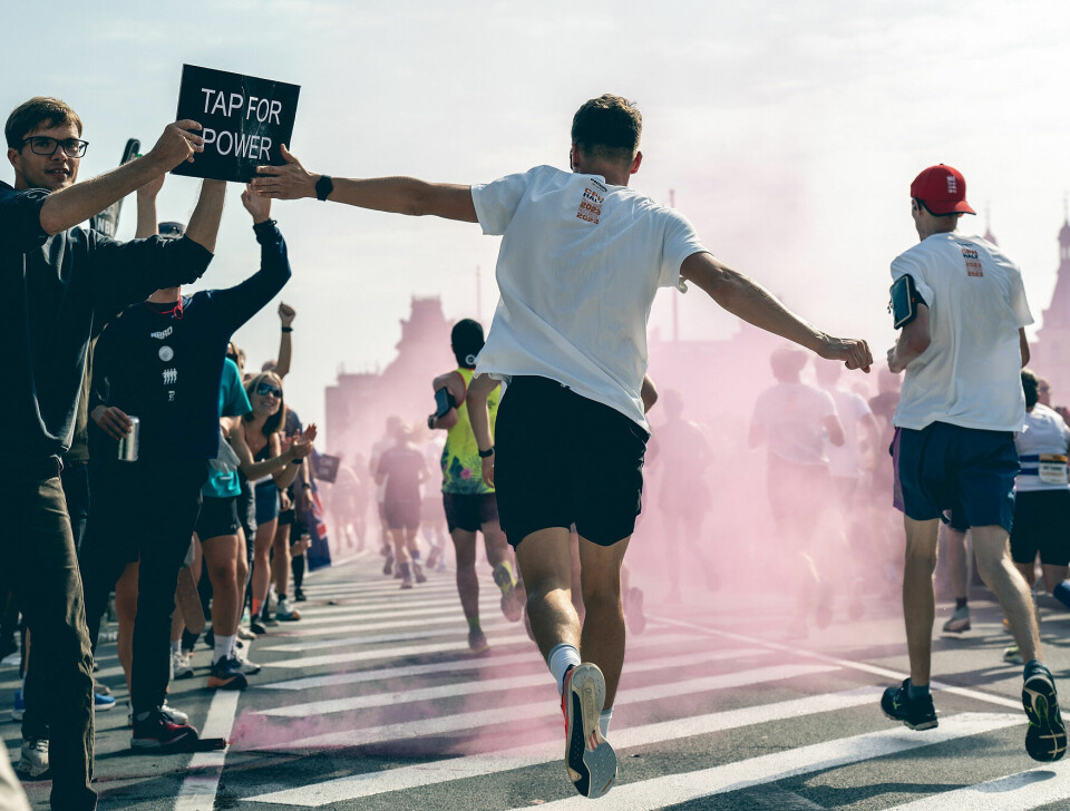 Copenhagen Half 2024 har åpnet for påmelding, - etter ett døgn: 8600 påmeldte. Se mange bilder fra årets løp. YVannsprut_varm_dag_arr.jpg