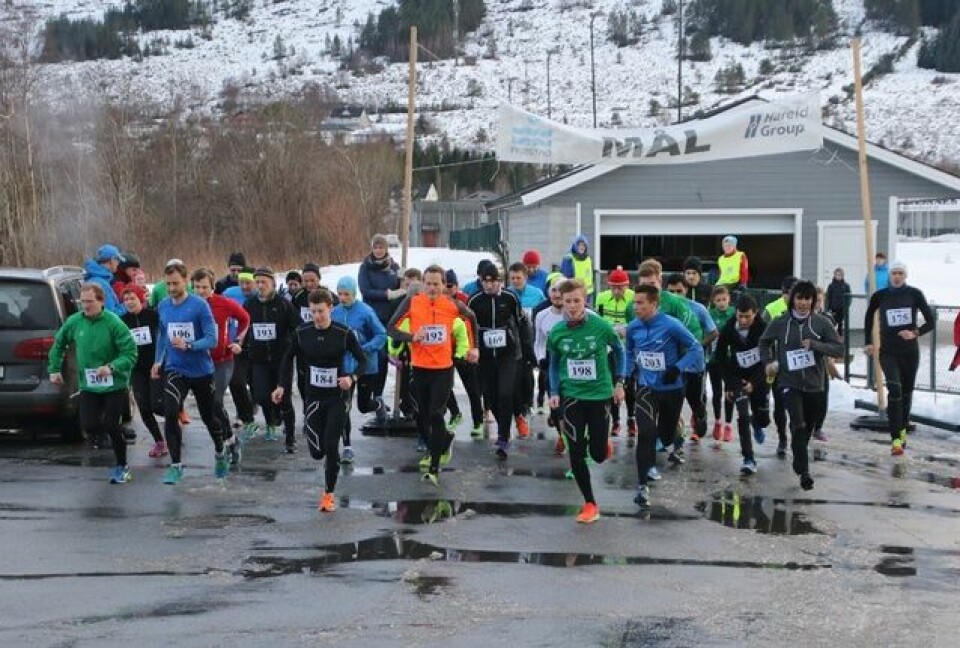 Iver Vattøy vant Grimstadvatnet rundt 03_starten.jpg