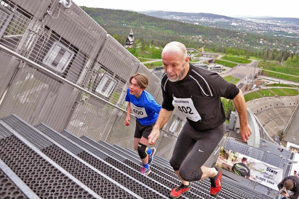Gudmund Fosse (402) tok seieren i klasse 55-59 år i fjor, mens Sverre Johannes Roland (400) vant klasse 14-15 år. 1. juni arrangeres Kollentrappa igjen. (Foto: Arrangøren) Gudmund Fosse (402) tok seieren i klasse 55-59 år i fjor, mens Sverre Johannes Roland (400) vant klasse 14-15 år. 1. juni arrangeres Kollentrappa igjen. (Foto: Arrangøren)