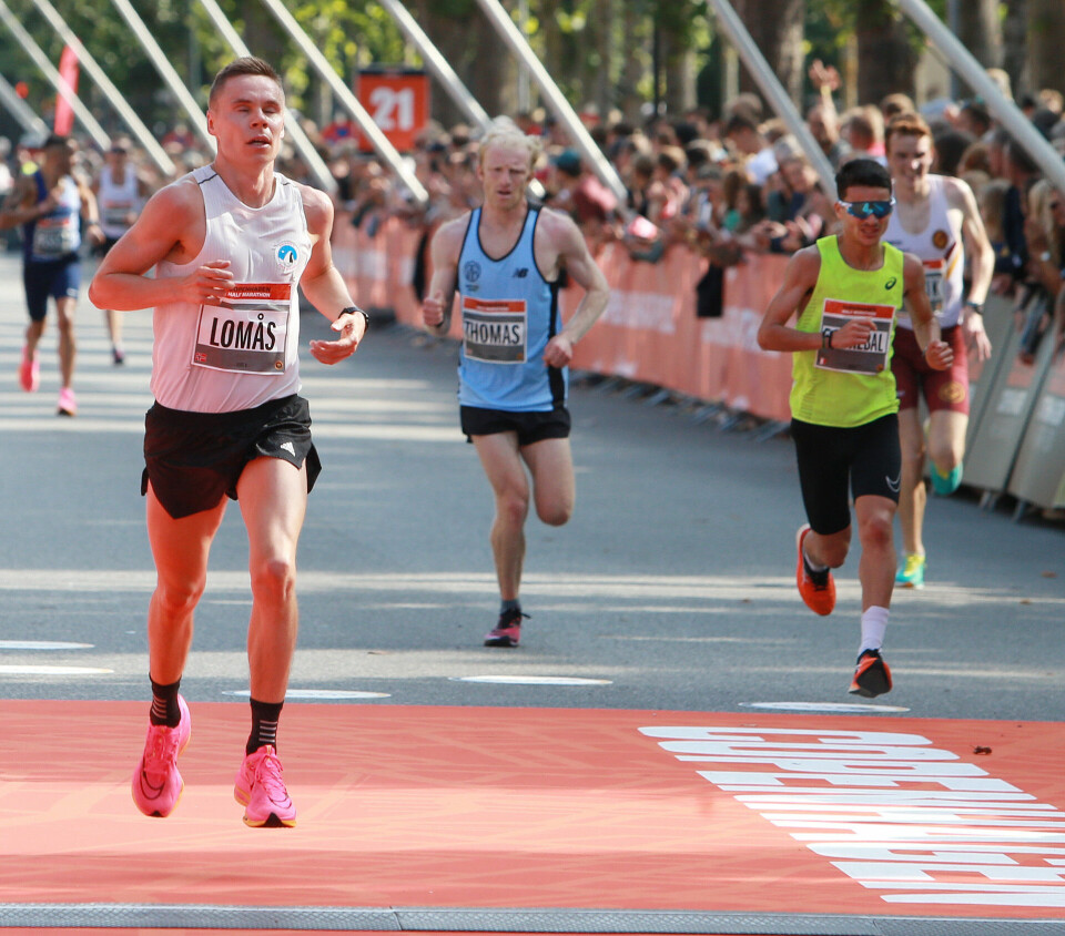 Copenhagen Half 2024 har åpnet for påmelding, - etter ett døgn: 8600 påmeldte. Se mange bilder fra årets løp. Mallgang_Lomaas_til_hoeyre_Vedvik_AZ3T7418.jpg