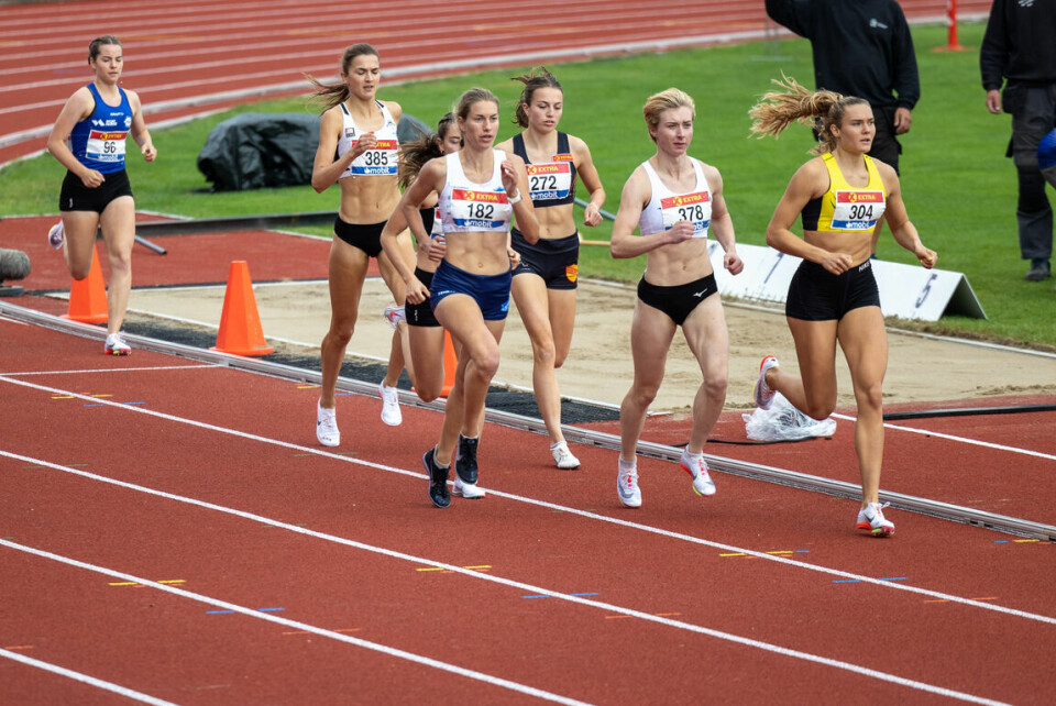 Oppskriftsmessige forsøk på 800 m for kvinner 800mfors¢k2 -samlet-felt.jpg