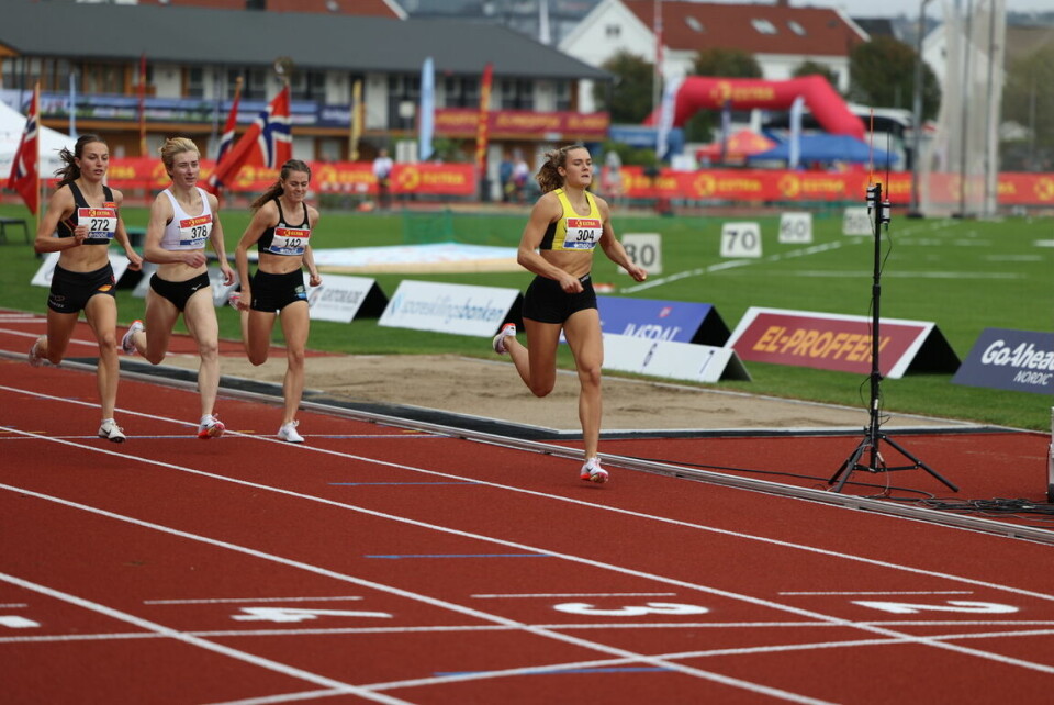 Oppskriftsmessige forsøk på 800 m for kvinner 800mfors¢k2-Amanda-M.G.-Fr¢ynes-mål.jpg