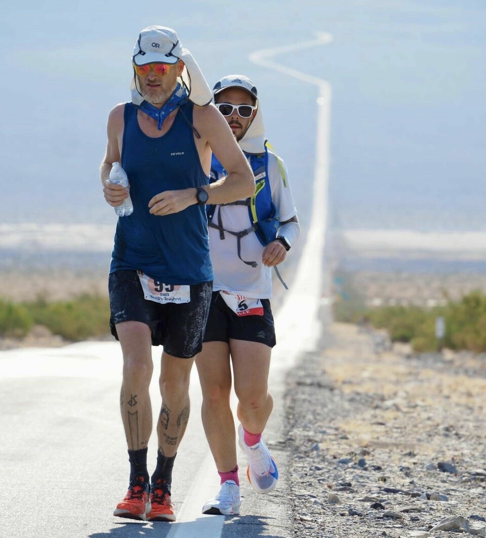 Les om Line Caliskaner og crewets vei til seier i Badwater135 Simen og pacer.jpg