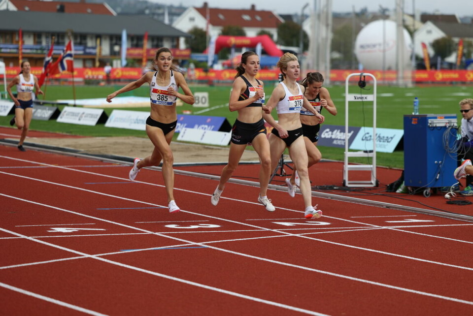 Oppskriftsmessige forsøk på 800 m for kvinner 800mfors¢k2-plass-2-5.jpg