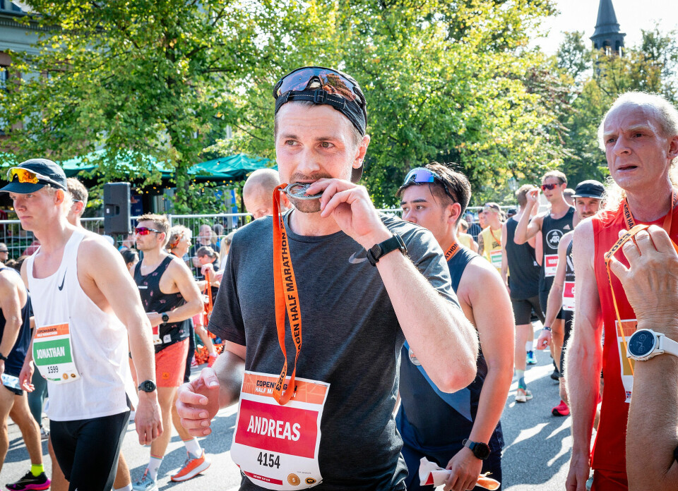 Copenhagen Half 2024 har åpnet for påmelding, - etter ett døgn: 8600 påmeldte. Se mange bilder fra årets løp. Xmedalje_cph-half-marathon-2023_Norske_Andreas_Heggen_med_medalje.jpg