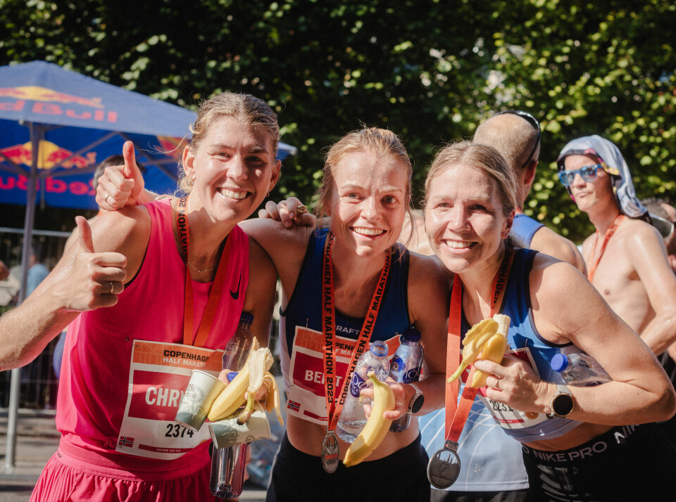 Copenhagen Half 2024 har åpnet for påmelding, - etter ett døgn: 8600 påmeldte. Se mange bilder fra årets løp. YTre_raske_norske_damer_Christina_Ingebrigtsen_Berit_Marie_Skretting_Therese_Skeie_med_medaljen_.jpg