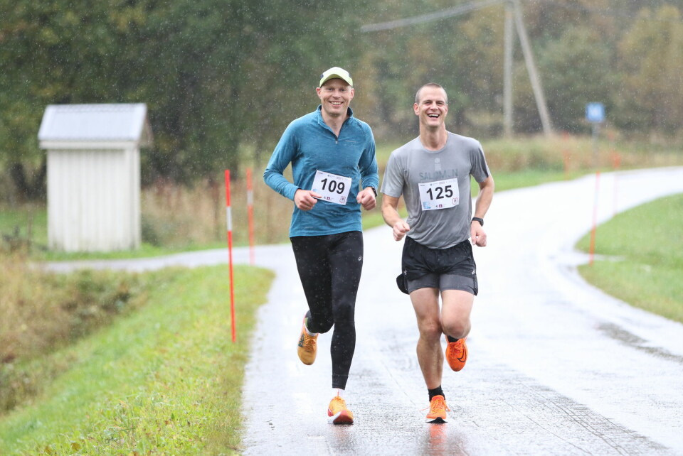 Både deltakerrekord og løyperekorder i Romsdal 5/10/halv Halvmaraton Frithjof Storås Austigard (109) og Tormod Lausund Relling (125).jpg