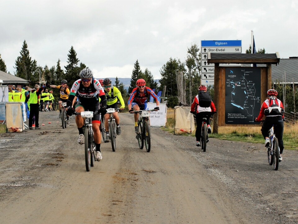 Birkebeinerryttere passerer Elgåsen i 2018. (Foto: Rolf Bakken) Birkebeinerryttere passerer Elgåsen i 2018. (Foto: Rolf Bakken)