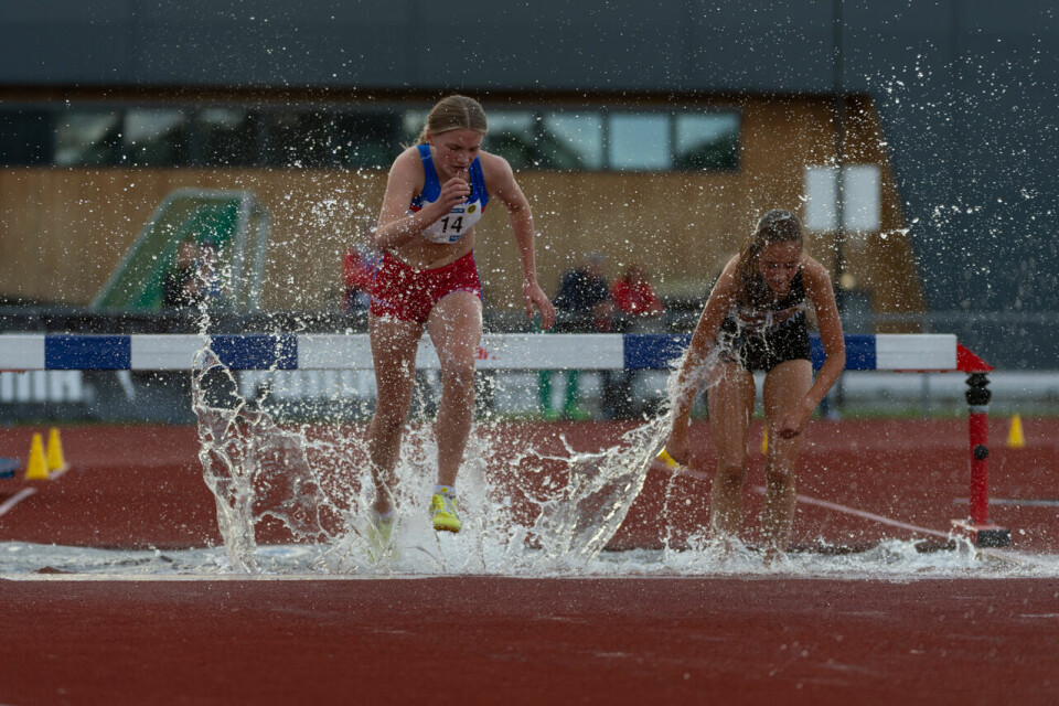 UM 2020: Malin Hoelsveen (J15) og Anna Marie Sirevåg (J16) vant 1500 hinder J15_1500mh_Vanngrav_DSC9592.jpg