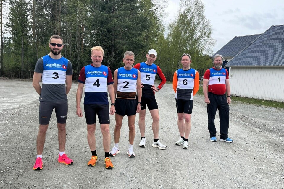 De seks aktive klare for en rask Knartamarsj. (Foto: Heidi Arstad) De seks aktivere er klare for en rask Knartamarsj. (Foto: Heidi Arstad)