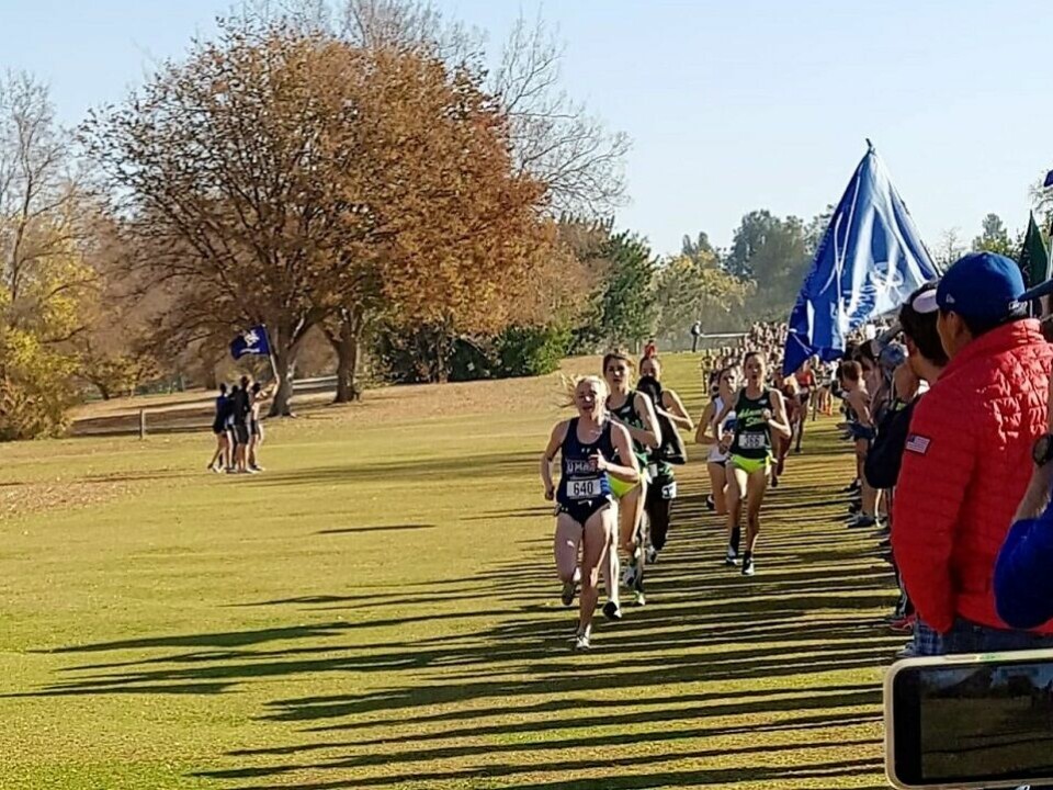 TØFF ÅPNING: Ida Meli Narbuvoll åpnet i kjent stil og ledet det 6 km lange terrengløpet fra start i Sacramento i California lørdag. (Foto: Dag Meli) TØFF ÅPNING: Ida Meli Narbuvoll åpnet i kjent stil og ledet det 6 km lange terrengløpet fra start i Sacramento i California lørdag. (Foto: Dag Meli)