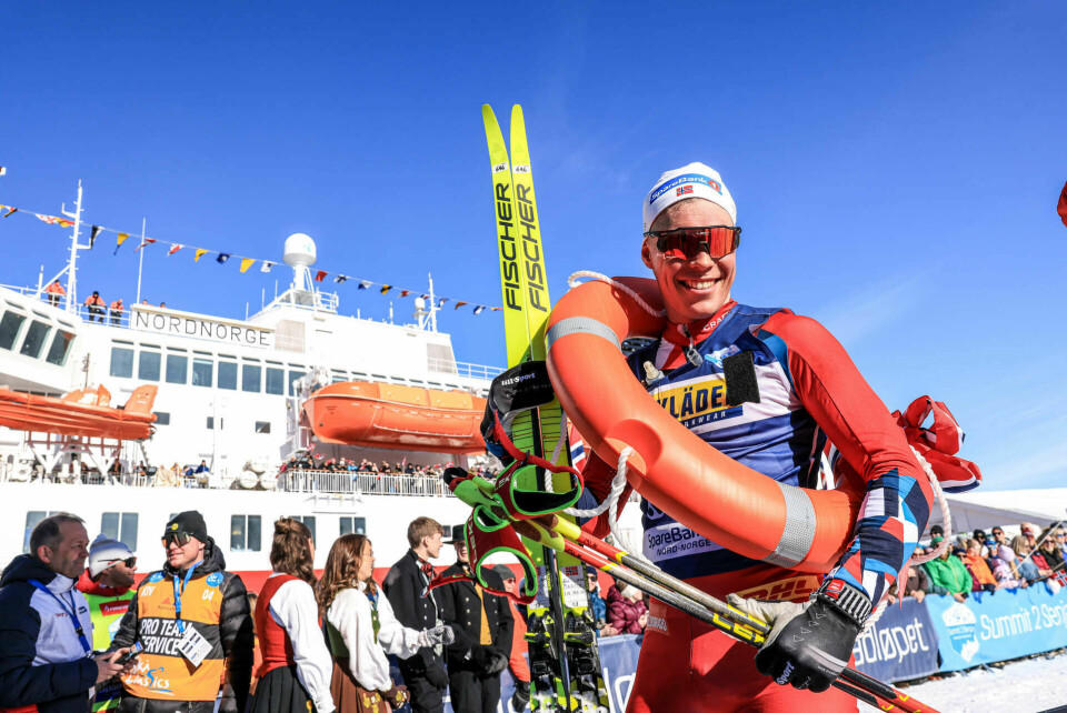 Ski Classics avsluttet sesongen med spektakulære Summit 2 Senja Martin L. Nyenget foran Hurtigruten.jpg