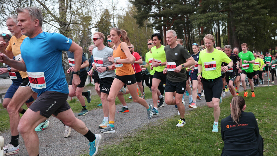 Starten går for løpet og sesongen. Romerike Løpskarusell åpnet med 5 kilometer på Lillestrøm. (Foto: Tom-Arild Hansen) Starten går for løpet og sesongen. Romerike Løpskarusell åpnet med 5 kilometer på Lillestrøm. (Foto: Tom-Arild Hansen)
