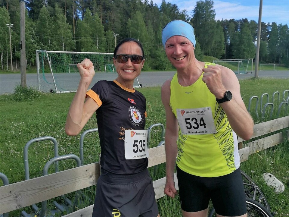 Kveldens blide vinnere, Åste Narmo og Henning Mortensen. (Foto fra arrangørens facebookside) Kveldens blide vinnere, Åste Narmo og Henning Mortensen. (Foto fra arrangørens facebookside)