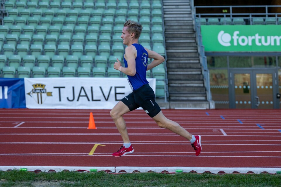 Petter Johansen tok et nytt steg som langdistanseløper på Bislett. (Foto: Samuel Hafsahl) Petter Johansen tok et nytt steg som langdistanseløper på Bislett. (Foto: Samuel Hafsahl)