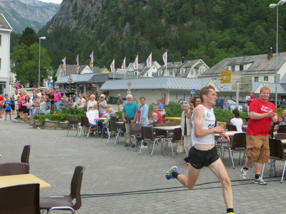 Jordbærdilt i jordbærland i Valldal på Sunnmøre Kristian_Nedregaard_maal