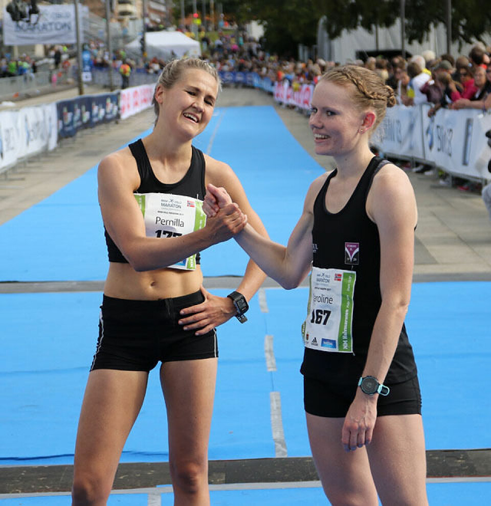O. Fissehatsion og Runa S. Falch ble norgesmestere på halvmaraton Epland_og_Holsen_Kyte_gratulerer_hverandre_4S7A3789.jpg