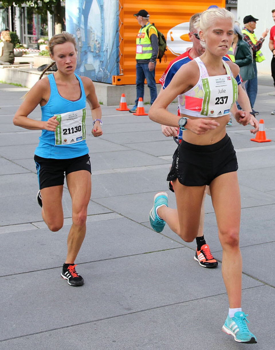 O. Fissehatsion og Runa S. Falch ble norgesmestere på halvmaraton Monika_Koerra_og_Julie_Larsen_Filipstad_4S7A3299.jpg