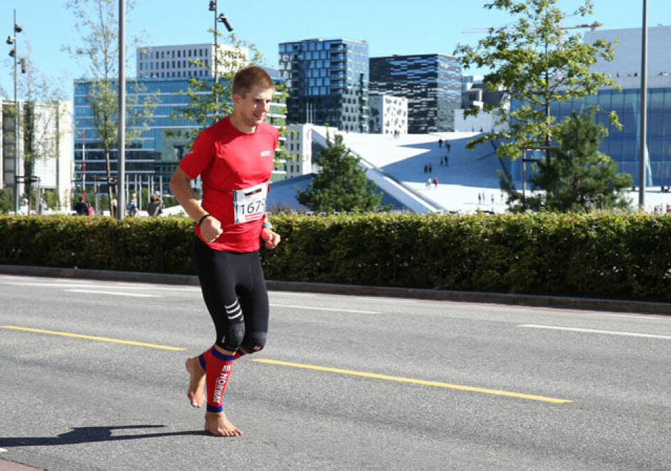 Lars Bjørbæk foran operaen i årets Oslo Maraton hvor han løp på 3.19.22 (Foto fra Lars Bjørbæk) Lars Bjørbæk foran operaen i årets Oslo Maraton hvor han løp på 3.19.22 (Foto fra Lars Bjørbæk)