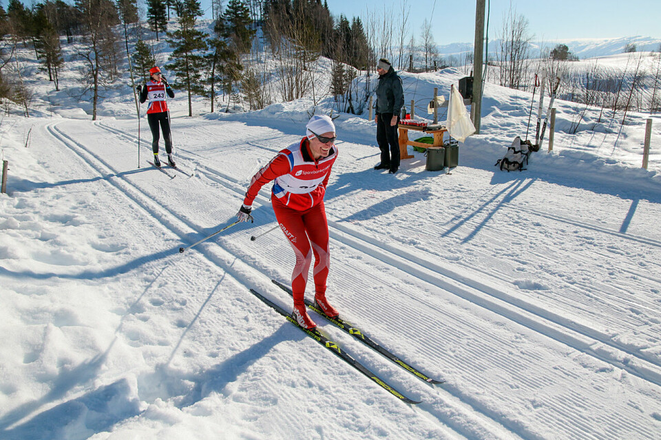 Fra matstasjonen på fjorårets renn. Siren Vatshelle passerer. (Foto: Arne Dag Myking) Lørdag 11. mars går Torefjellsrennet på Sjusete Skisenter, som ligger i fjellet ovenfor Norheimsund