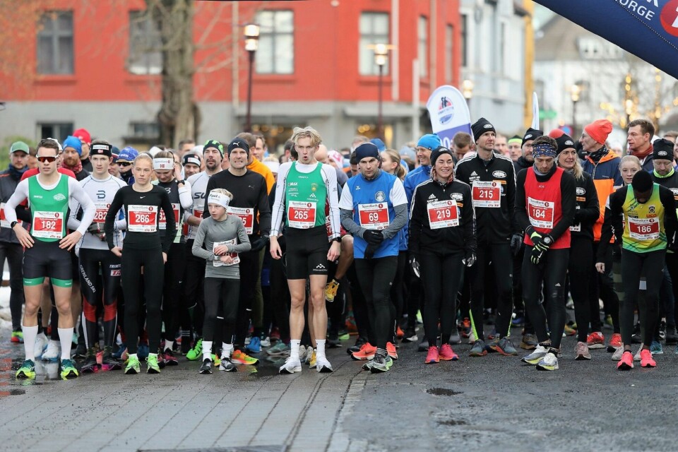 Vel 300 løpere var samlet i Storgata i Skien til den tradisjonsrike avslutningen av løpsåret i Grenland. (Foto fra løpets facebookside) Vel 300 løpere var samlet i Storgata i Skien til den tradisjonsrike avslutningen av løpsåret i Grenland. (Foto fra løpets facebookside)