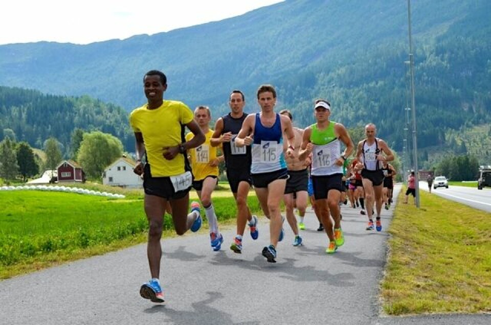 Hornindalsvatnet Maraton med bilder og video Start_halv